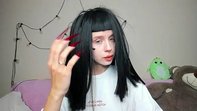 FlowerOfSin2001 online show from 09-20-25, 04:30