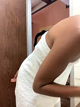 Snapshot of Jasmine_FullsShine chatting on 11-19-25, 06:41 Jasmine FullsShine online show from 11-19-25, 06:41