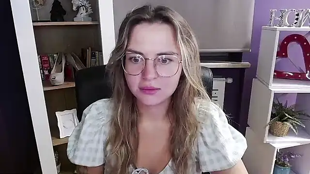 Zoey Erotic online show from 10-10-25, 04:22