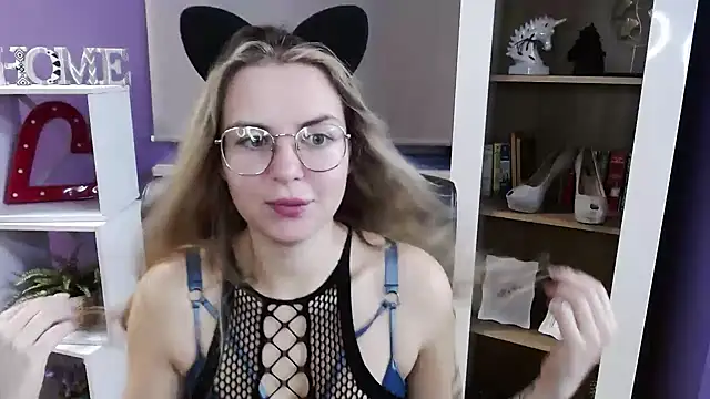 Zoey Erotic online show from 10-31-25, 05:41