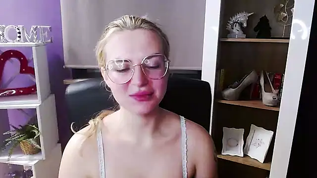 Zoey Erotic online show from 02-09-26, 05:44