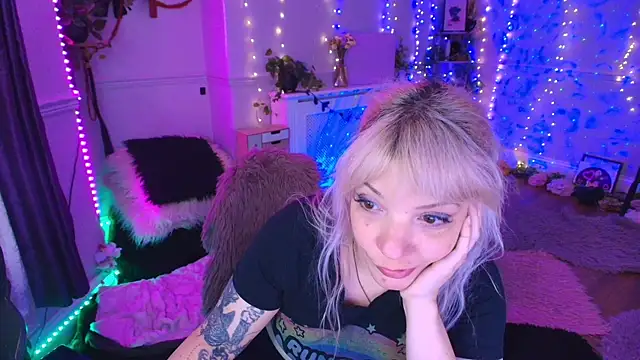 AliceW0lf online show from 04-28-26, 08:47