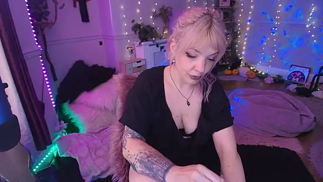 AliceW0lf online show from 05-26-26, 06:59