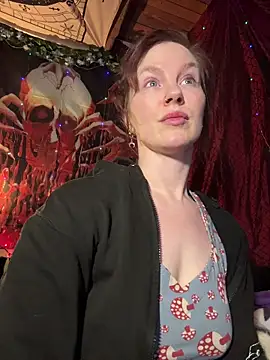 Snapshot of courtneyoccult chatting on 12-01-25, 09:47 courtneyoccult online show from 12-01-25, 09:47