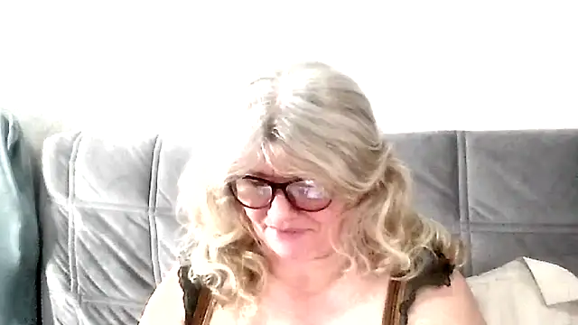 Diana 49 online show from 03-30-26, 01:45