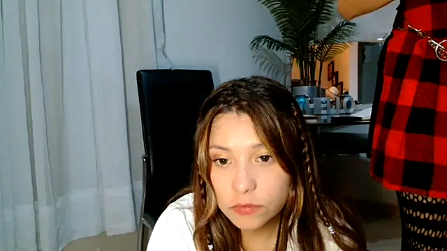 Snapshot of 3littleschoolteens chatting on 06-11-26, 05:16 3littleschoolteens online show from 06-11-26, 05:16