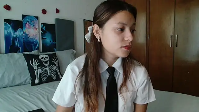 Snapshot of 3littleschoolteens chatting on 06-25-26, 06:45 3littleschoolteens online show from 06-25-26, 06:45
