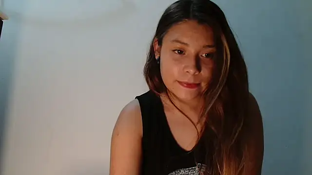 Snapshot of 3littleschoolteens chatting on 07-07-26, 07:09 3littleschoolteens online show from 07-07-26, 07:09