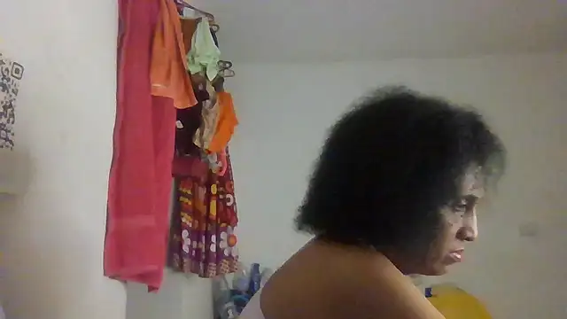 Snapshot of Aishamara chatting on 10-18-25, 10:27 Aishamara online show from 10-18-25, 10:27