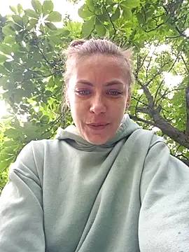 Snapshot of Keli_Jessi chatting on 05-19-26, 01:28 Keli Jessi online show from 05-19-26, 01:28
