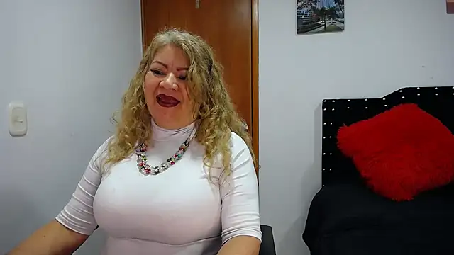 Snapshot of Ursulawhite69 chatting on 01-26-25, 03:59 Ursulawhite69 online show from 01-26-25, 03:59