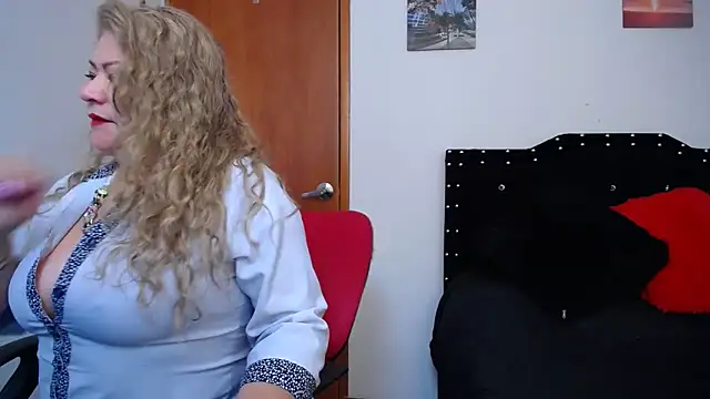 Snapshot of Ursulawhite69 chatting on 01-27-25, 03:07 Ursulawhite69 online show from 01-27-25, 03:07