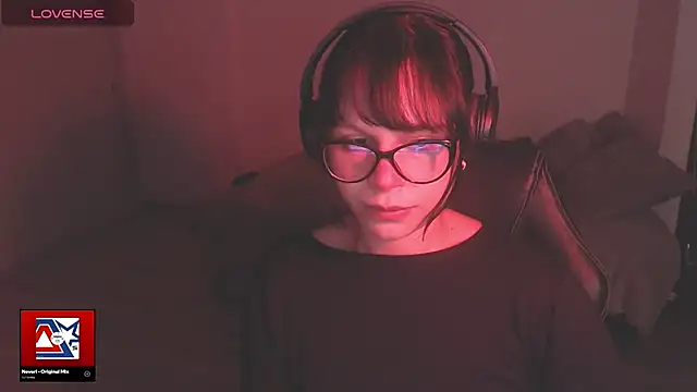 Snapshot of modjo_ chatting on 12-22-25, 01:02 modjo online show from 12-22-25, 01:02