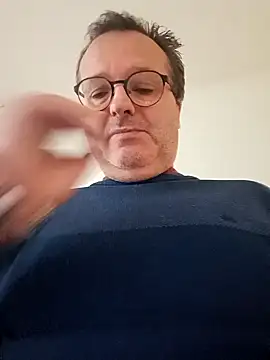 Snapshot of mike9473 chatting on 09-26-25, 08:18 mike9473 online show from 09-26-25, 08:18