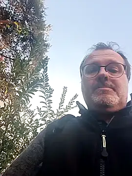 Snapshot of mike9473 chatting on 10-10-25, 04:17 mike9473 online show from 10-10-25, 04:17