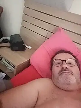 Snapshot of mike9473 chatting on 10-11-25, 08:13 mike9473 online show from 10-11-25, 08:13