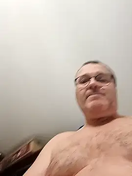 Snapshot of mike9473 chatting on 10-20-25, 04:29 mike9473 online show from 10-20-25, 04:29