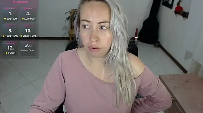 charlottezoe15 online show from 12-07-24, 09:28