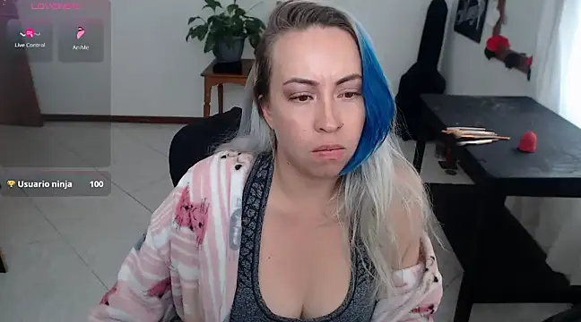 charlottezoe15 online show from 03-06-25, 07:10