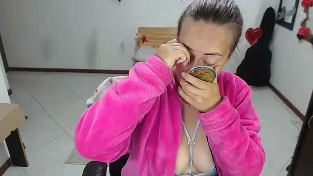 charlottezoe15 online show from 02-12-26, 07:25