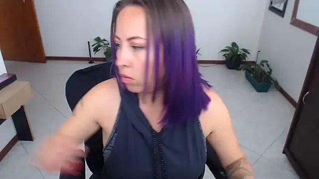Snapshot of charlottezoe15 chatting on 07-06-26, 04:53 charlottezoe15 online show from 07-06-26, 04:53