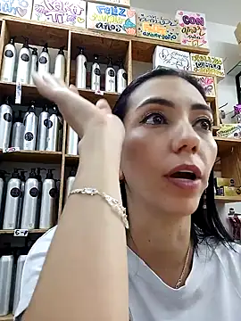 Snapshot of LunaZambrano chatting on 02-04-25, 10:34 LunaZambrano online show from 02-04-25, 10:34