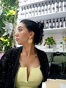 Snapshot of LunaZambrano chatting on 02-07-25, 09:37 LunaZambrano online show from 02-07-25, 09:37