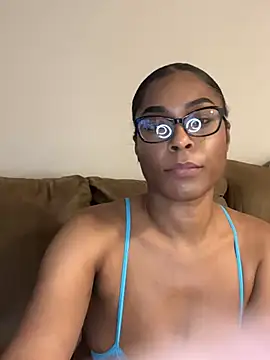 Snapshot of CandyLuxxxx chatting on 12-14-24, 08:29 CandyLuxxxx online show from 12-14-24, 08:29