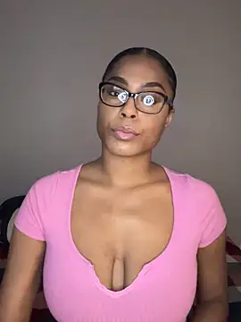 Snapshot of CandyLuxxxx chatting on 12-20-24, 11:37 CandyLuxxxx online show from 12-20-24, 11:37