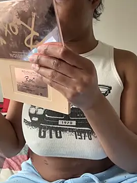 Snapshot of CandyLuxxxx chatting on 01-06-25, 06:41 CandyLuxxxx online show from 01-06-25, 06:41