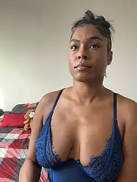 Snapshot of CandyLuxxxx chatting on 01-07-25, 05:09 CandyLuxxxx online show from 01-07-25, 05:09