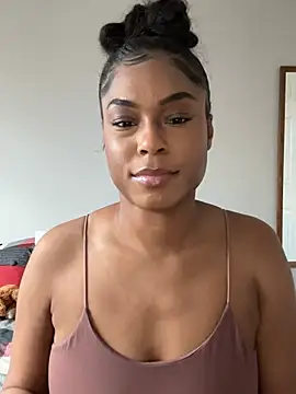 Snapshot of CandyLuxxxx chatting on 01-08-25, 09:01 CandyLuxxxx online show from 01-08-25, 09:01