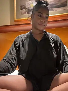 Snapshot of CandyLuxxxx chatting on 01-13-25, 07:43 CandyLuxxxx online show from 01-13-25, 07:43