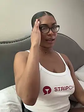 Snapshot of CandyLuxxxx chatting on 02-05-25, 07:53 CandyLuxxxx online show from 02-05-25, 07:53