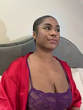 Snapshot of CandyLuxxxx chatting on 02-28-25, 10:30 CandyLuxxxx online show from 02-28-25, 10:30