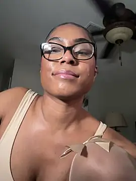 Snapshot of CandyLuxxxx chatting on 03-01-25, 12:07 CandyLuxxxx online show from 03-01-25, 12:07