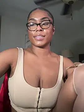 Snapshot of CandyLuxxxx chatting on 03-01-25, 09:37 CandyLuxxxx online show from 03-01-25, 09:37