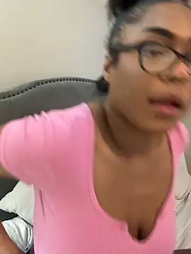 Snapshot of CandyLuxxxx chatting on 03-04-25, 10:49 CandyLuxxxx online show from 03-04-25, 10:49