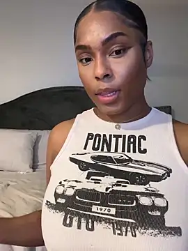 Snapshot of CandyLuxxxx chatting on 03-19-25, 10:00 CandyLuxxxx online show from 03-19-25, 10:00