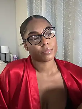 Snapshot of CandyLuxxxx chatting on 03-21-25, 05:32 CandyLuxxxx online show from 03-21-25, 05:32