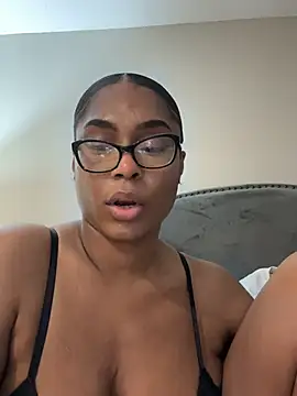 Snapshot of CandyLuxxxx chatting on 03-22-25, 12:25 CandyLuxxxx online show from 03-22-25, 12:25