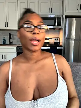 Snapshot of CandyLuxxxx chatting on 09-16-25, 07:37 CandyLuxxxx online show from 09-16-25, 07:37