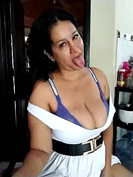 Snapshot of keilymadam chatting on 10-17-25, 12:41 keilymadam online show from 10-17-25, 12:41