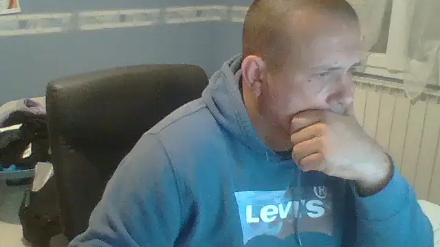 manubm03 online show from 10-13-25, 11:32