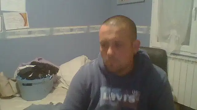 manubm03 online show from 10-14-25, 03:57