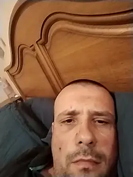 manubm03 online show from 10-18-25, 01:23