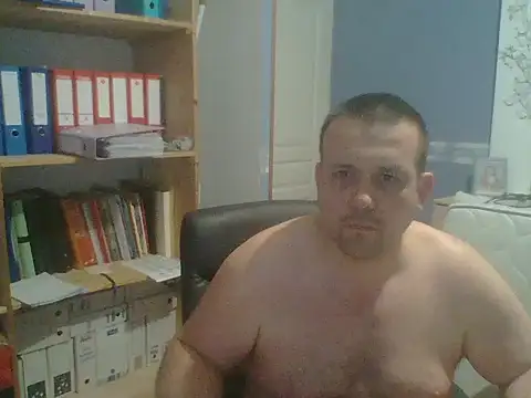 manubm03 online show from 02-18-26, 03:02