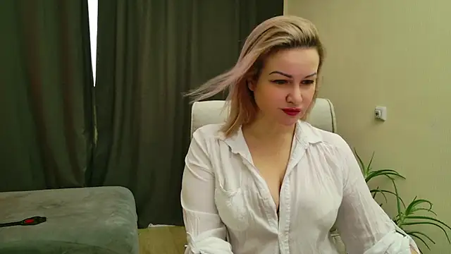 Snapshot of MishaMILF chatting on 02-06-25, 10:04 MishaMILF online show from 02-06-25, 10:04