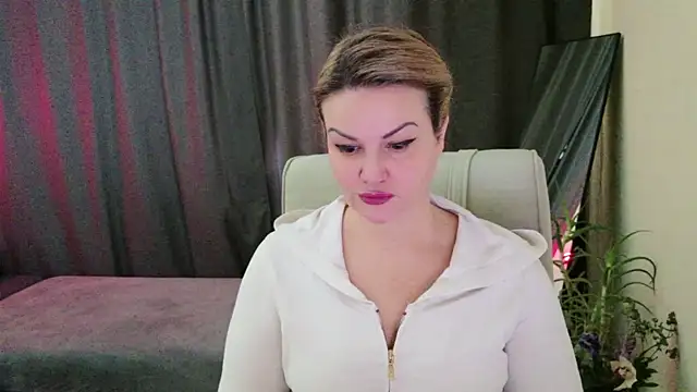 Snapshot of MishaMILF chatting on 02-25-25, 11:30 MishaMILF online show from 02-25-25, 11:30