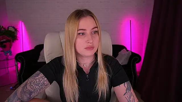 Snapshot of ArolinaNight chatting on 12-02-24, 12:41 ArolinaNight online show from 12-02-24, 12:41